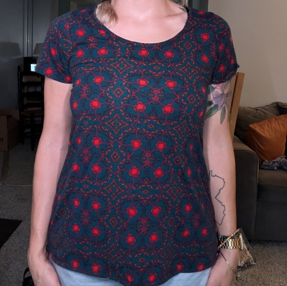 Lularoe soft printed tee - Picture 1 of 5